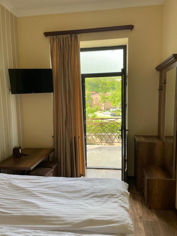 Yolyans Hotel Goris Bagian luar foto