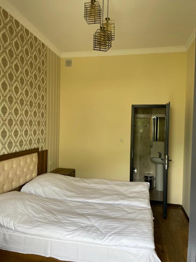 Yolyans Hotel Goris Bagian luar foto