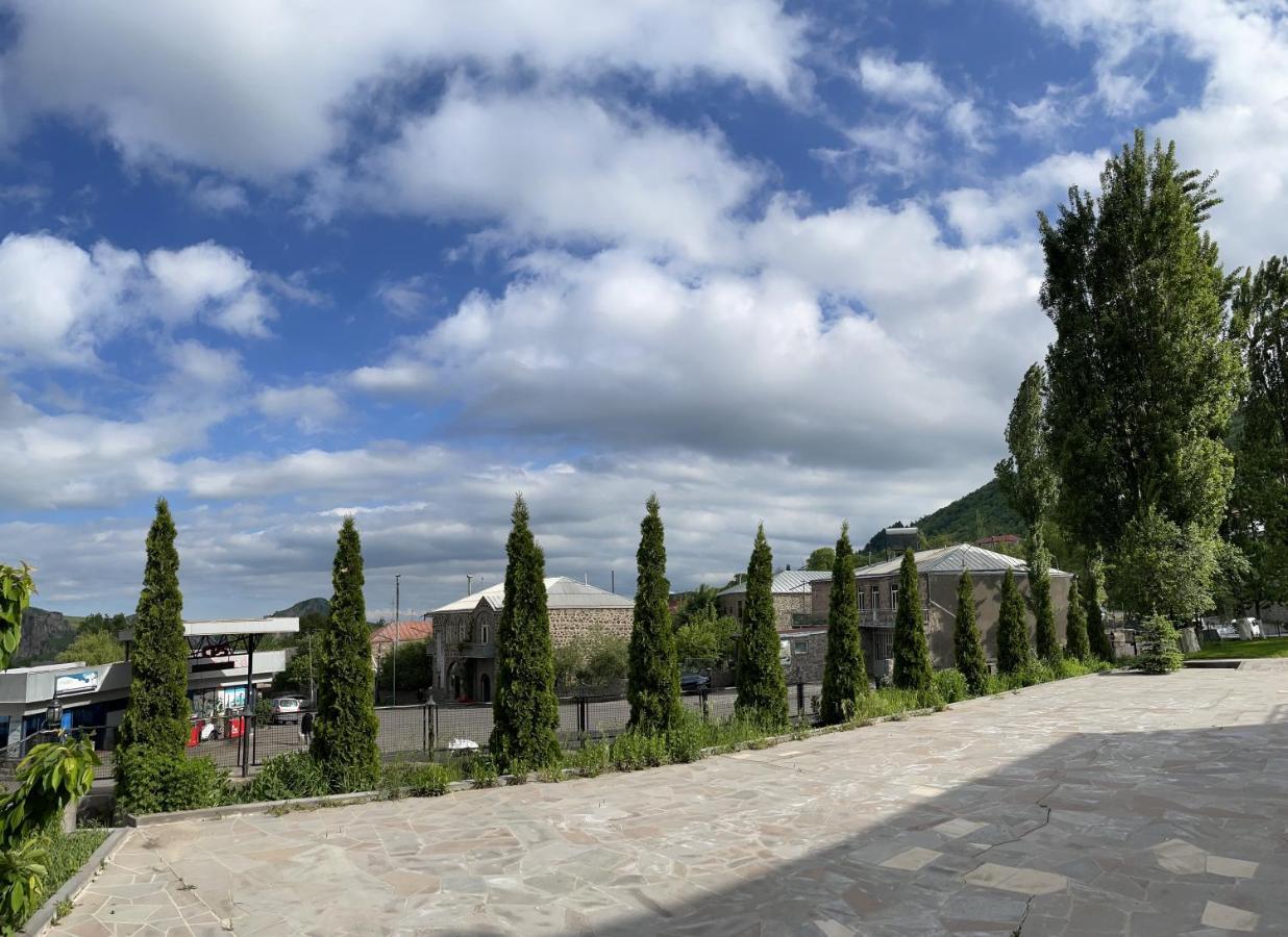 Yolyans Hotel Goris Bagian luar foto