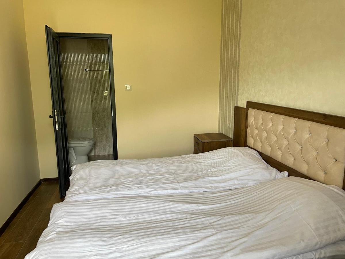 Yolyans Hotel Goris Bagian luar foto