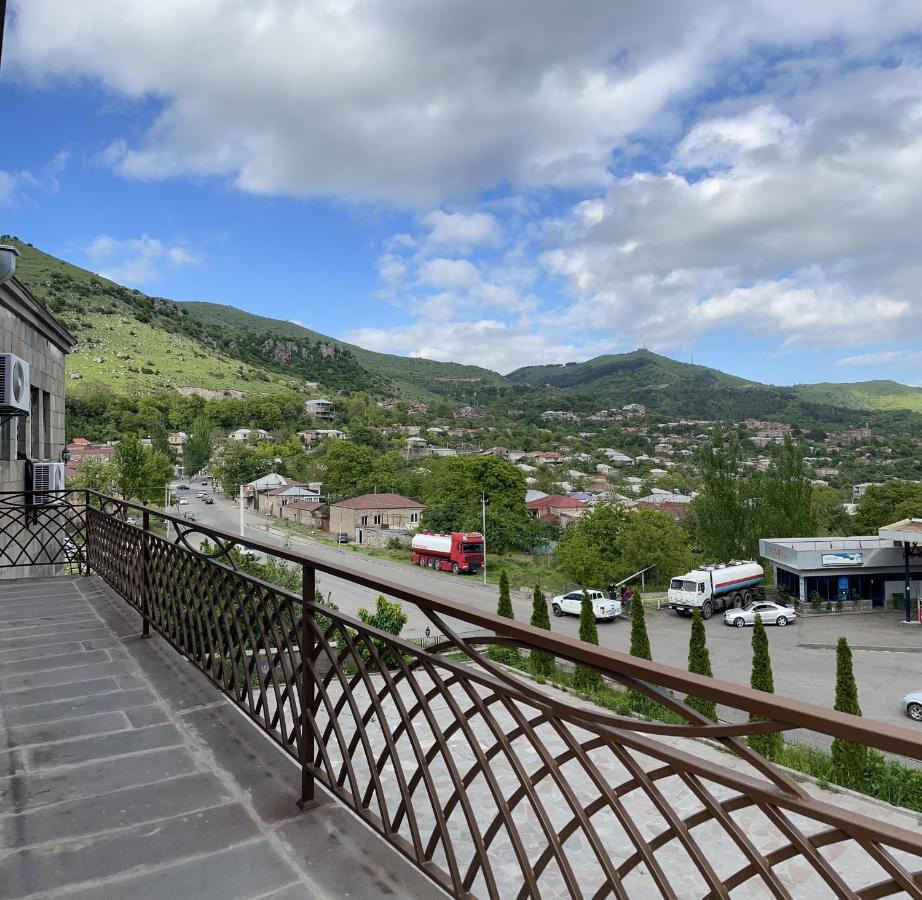Yolyans Hotel Goris Bagian luar foto
