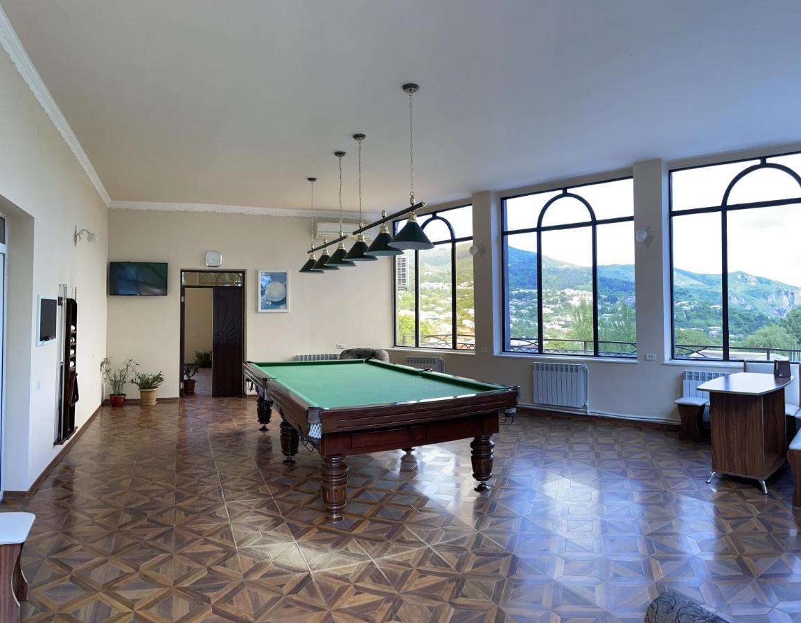 Yolyans Hotel Goris Bagian luar foto