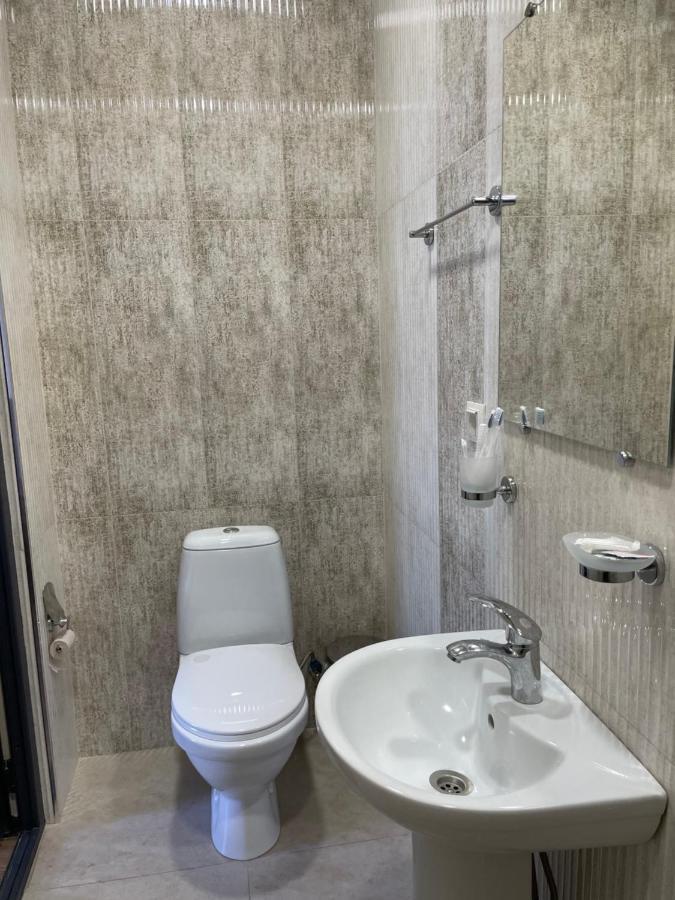 Yolyans Hotel Goris Bagian luar foto