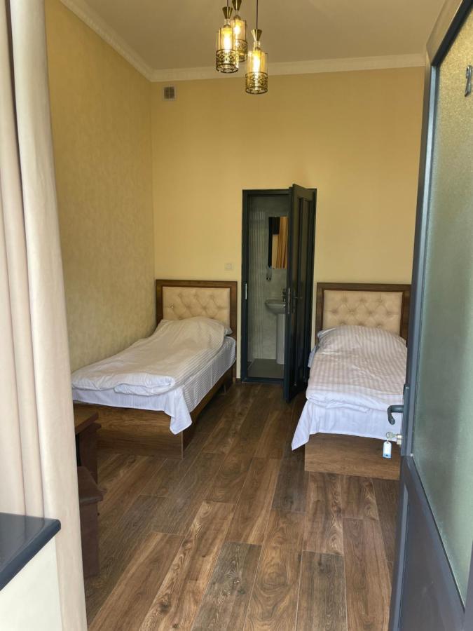 Yolyans Hotel Goris Bagian luar foto