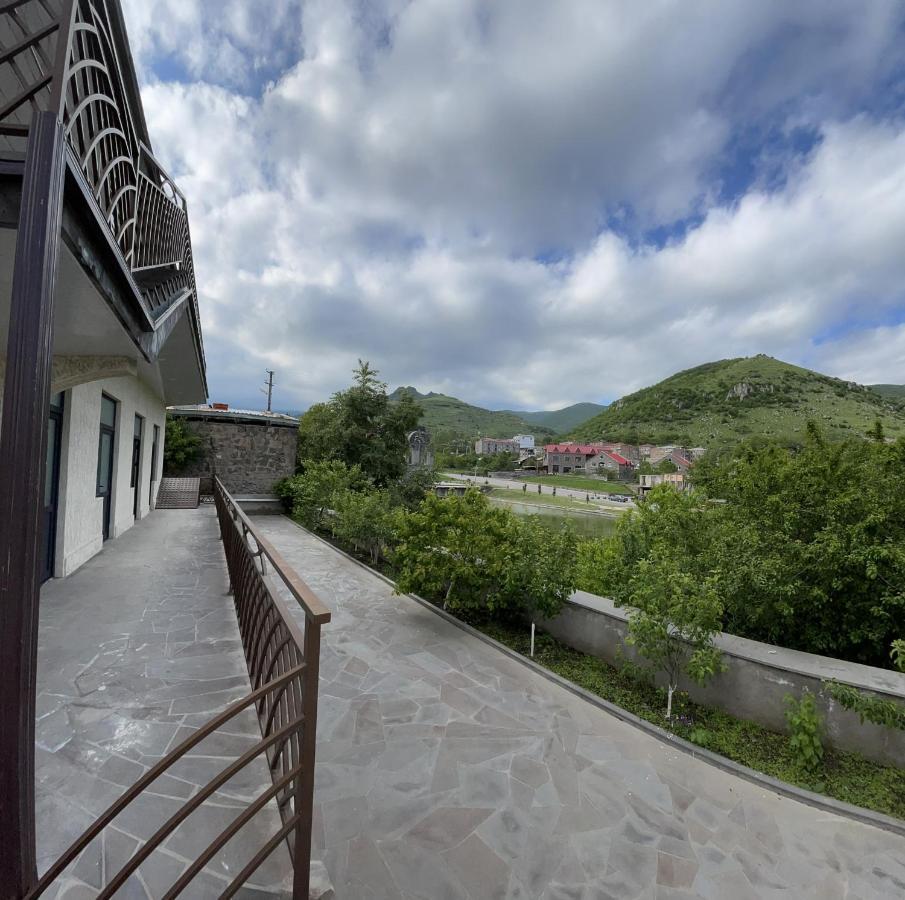Yolyans Hotel Goris Bagian luar foto